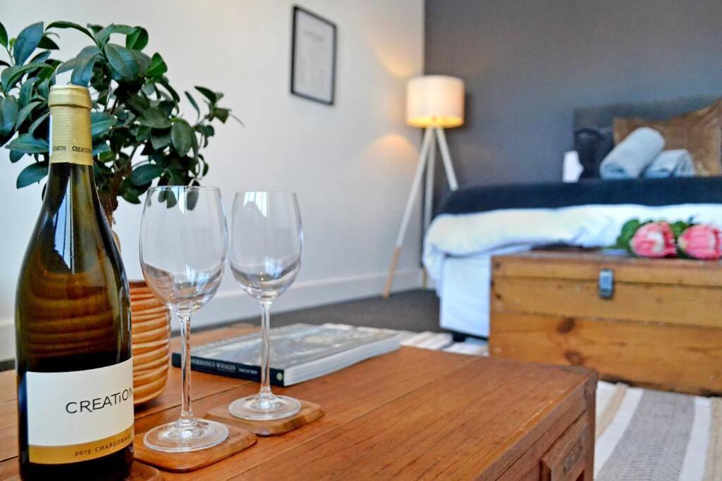Central Modern Studio Apartment, Hermanus Waterfront Екстер'єр фото