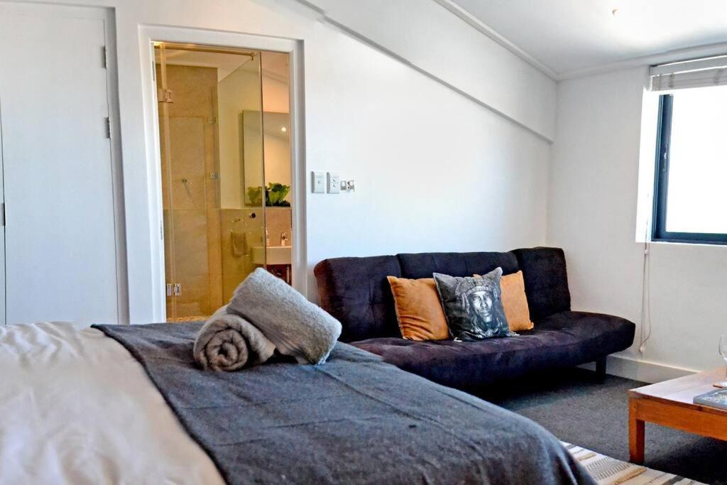 Central Modern Studio Apartment, Hermanus Waterfront Екстер'єр фото