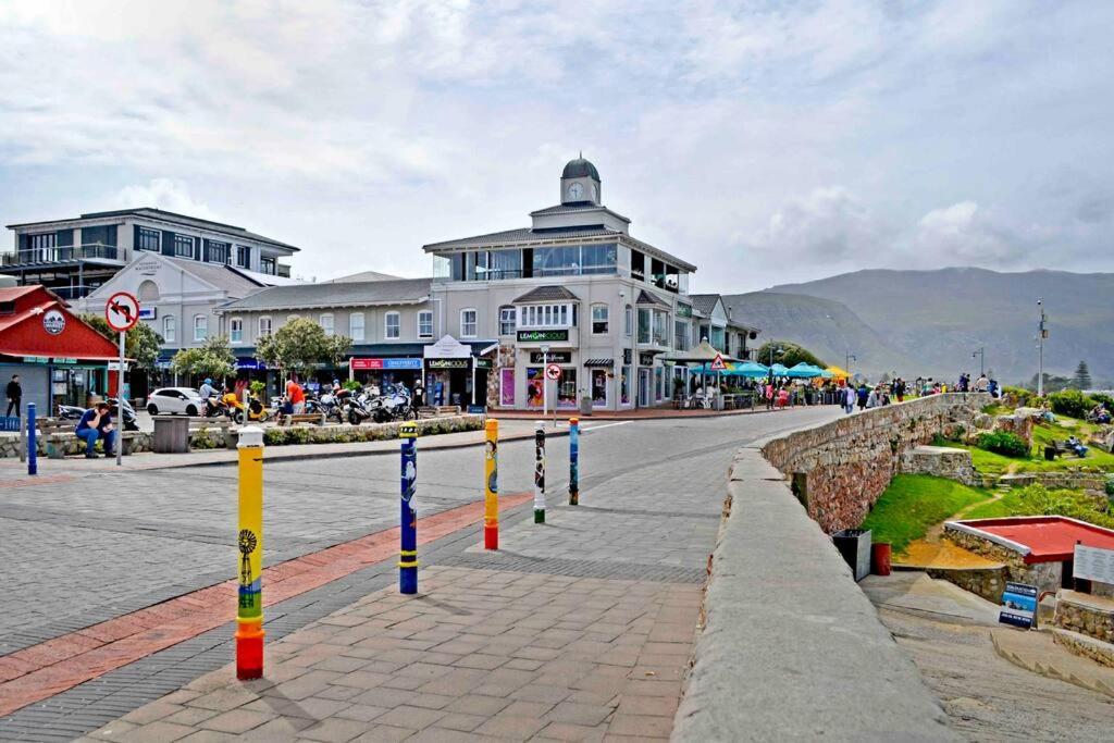 Central Modern Studio Apartment, Hermanus Waterfront Екстер'єр фото