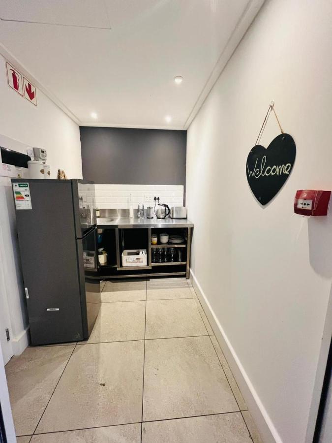 Central Modern Studio Apartment, Hermanus Waterfront Екстер'єр фото